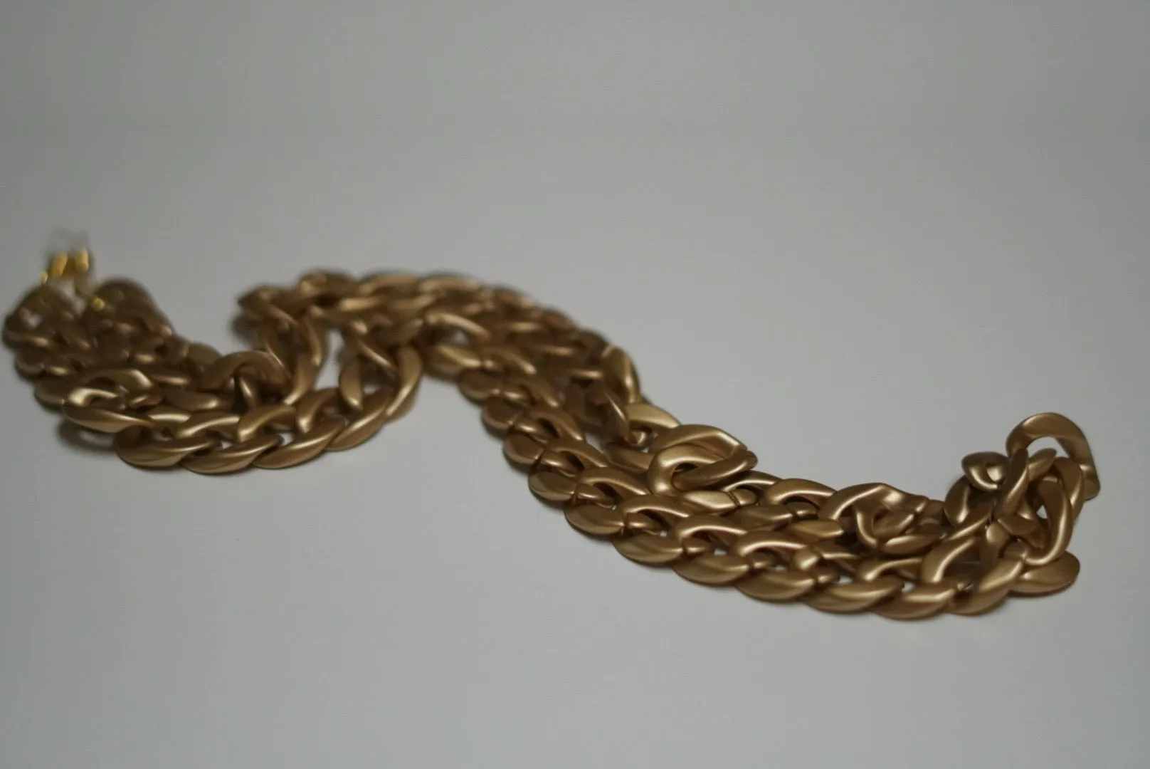 SUSTYLE METALLIC CHAIN SUNGLASSES