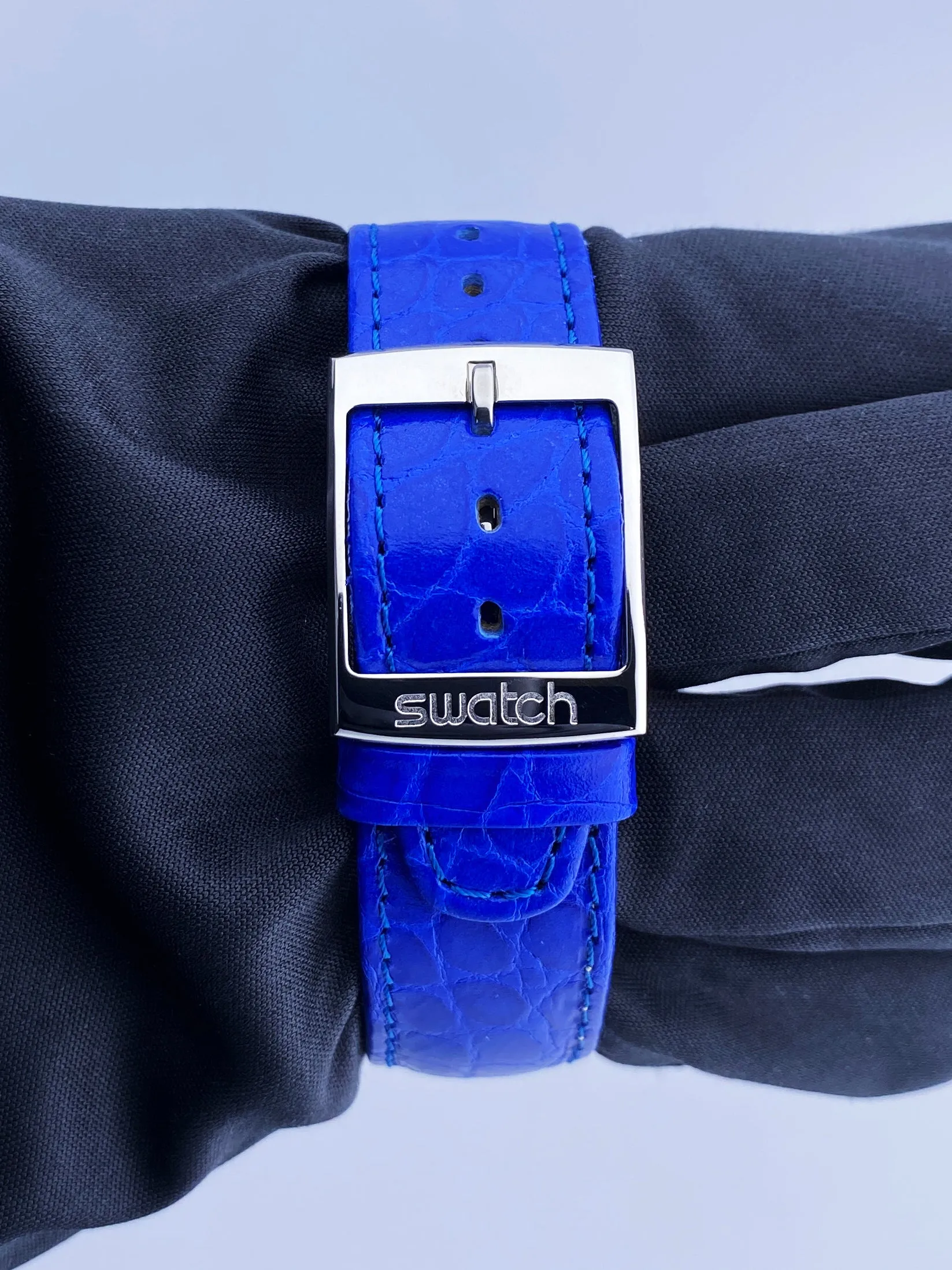 Swatch Tresor Magique SAZ101 Platinum Mens Watch Box Papers
