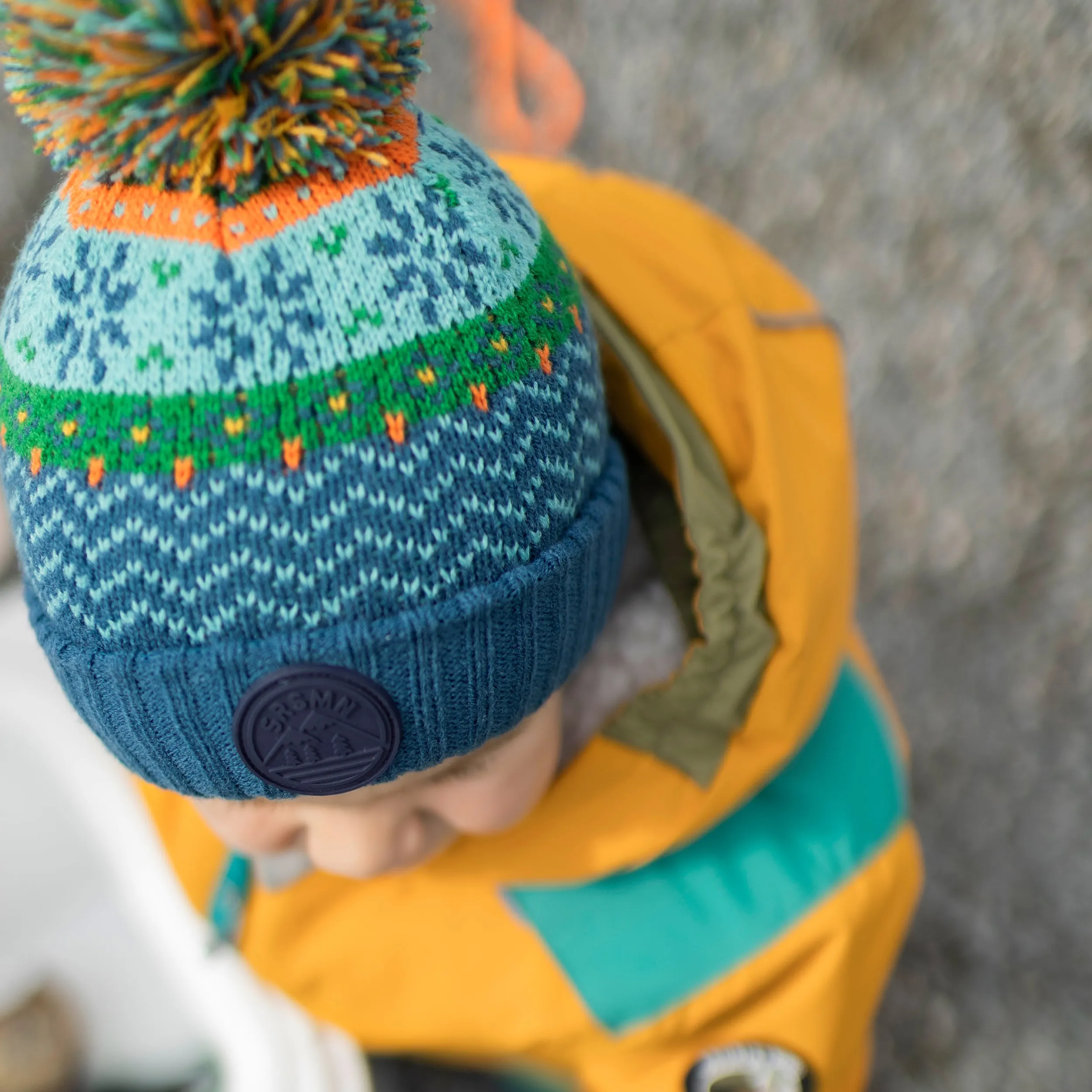 Tuque en tricot bleue, verte, orange et turquoise à motifs avec pompon, bébé || Blue, green, orange and turquoise toque with print and pompon, baby