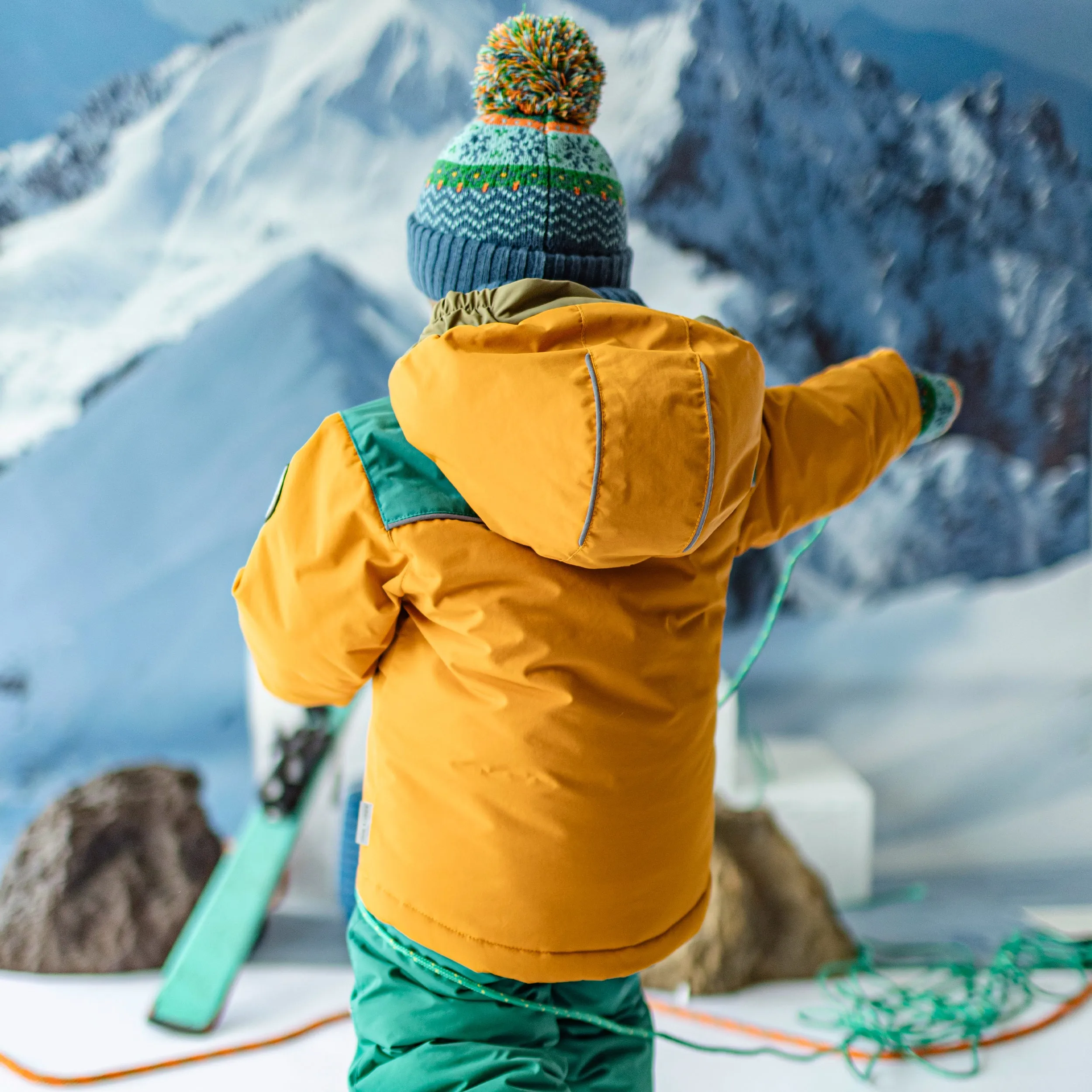 Tuque en tricot bleue, verte, orange et turquoise à motifs avec pompon, bébé || Blue, green, orange and turquoise toque with print and pompon, baby