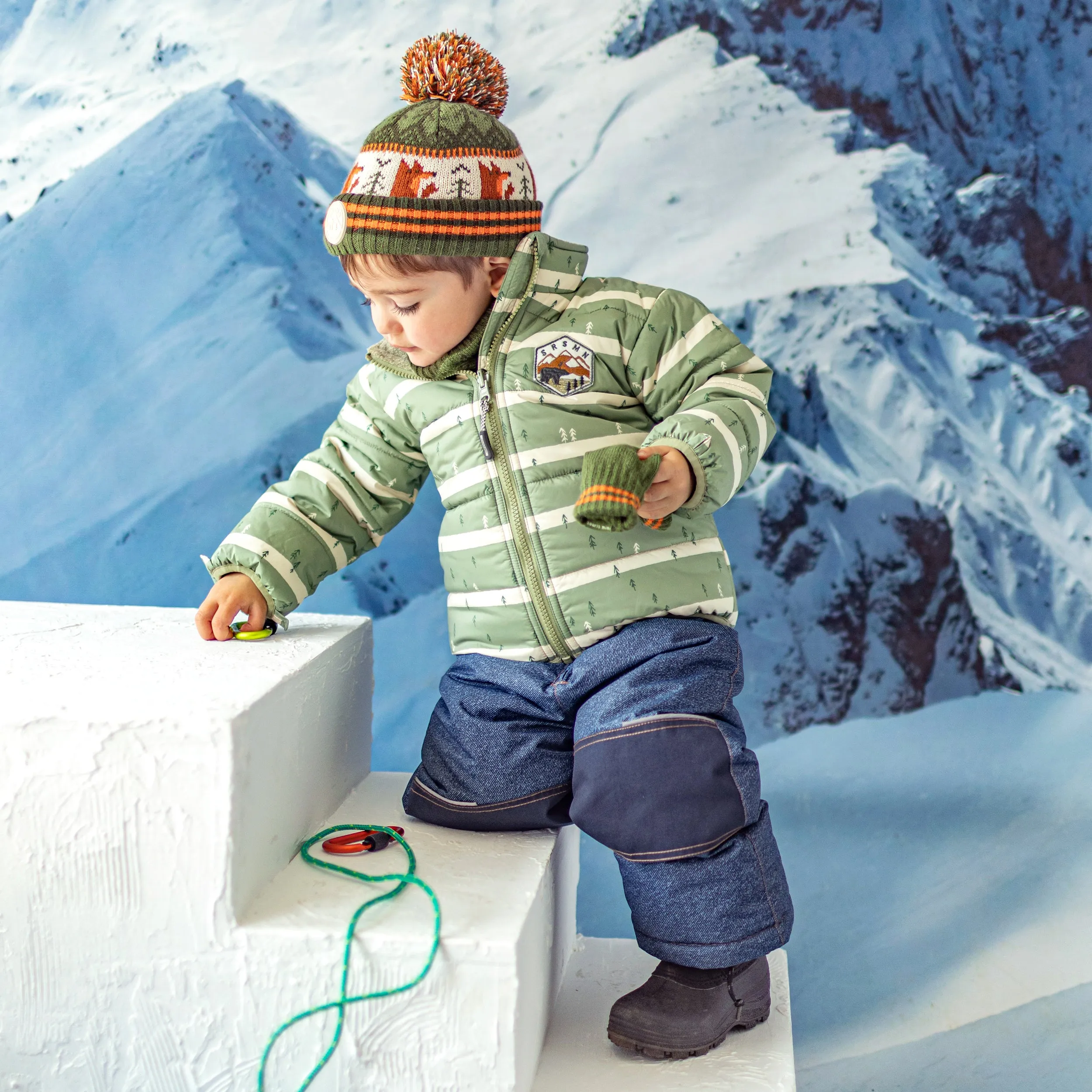 Tuque en tricot verte et orange à motifs avec pompon, bébé || Green and orange  toque with print and pompon, baby