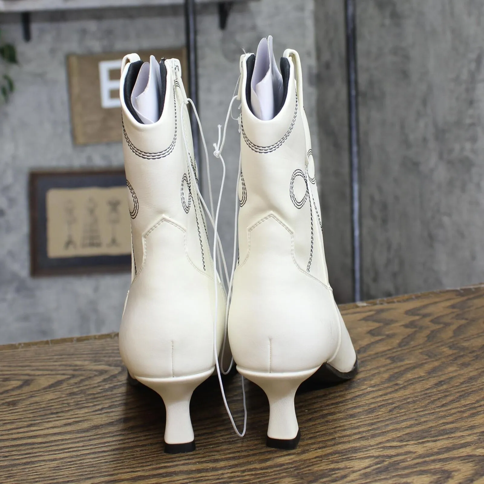 Universal Thread Jenson Western Cowboy Boots Memory Foam Insole Off White 6.5M
