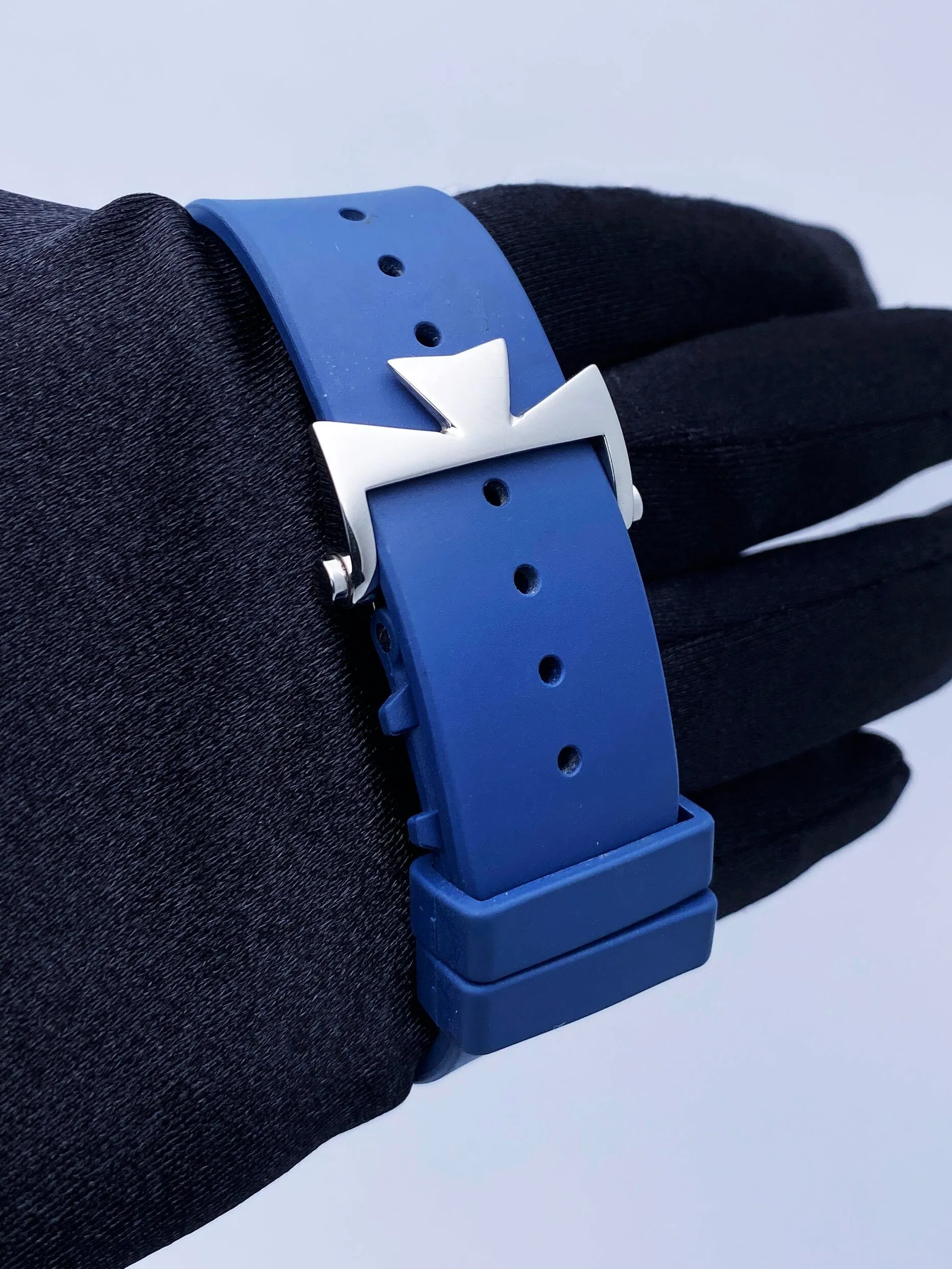 Vacheron Constantin Overseas 47040 Blue Dial Mens Watch With Papers